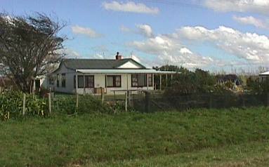 myhouse.JPG (16385 bytes)